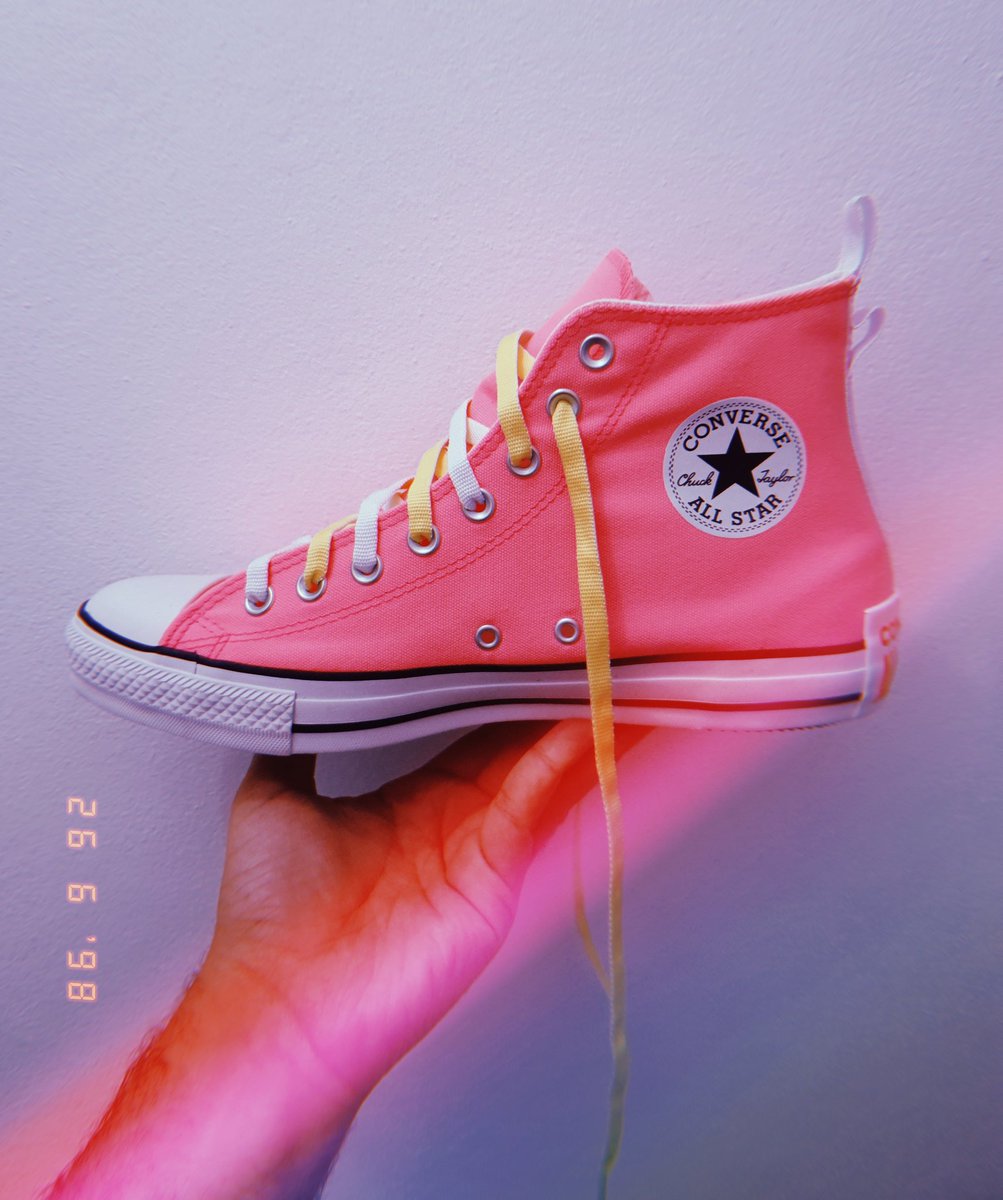 tchelo's tweet image. Ganhei esse @converse_BR belíssimo!! Mostrei lá nos stories, bora lá dar essa moral? 😍 🌈

@Converse #ConversePride #CreateAtHome ✍🏾