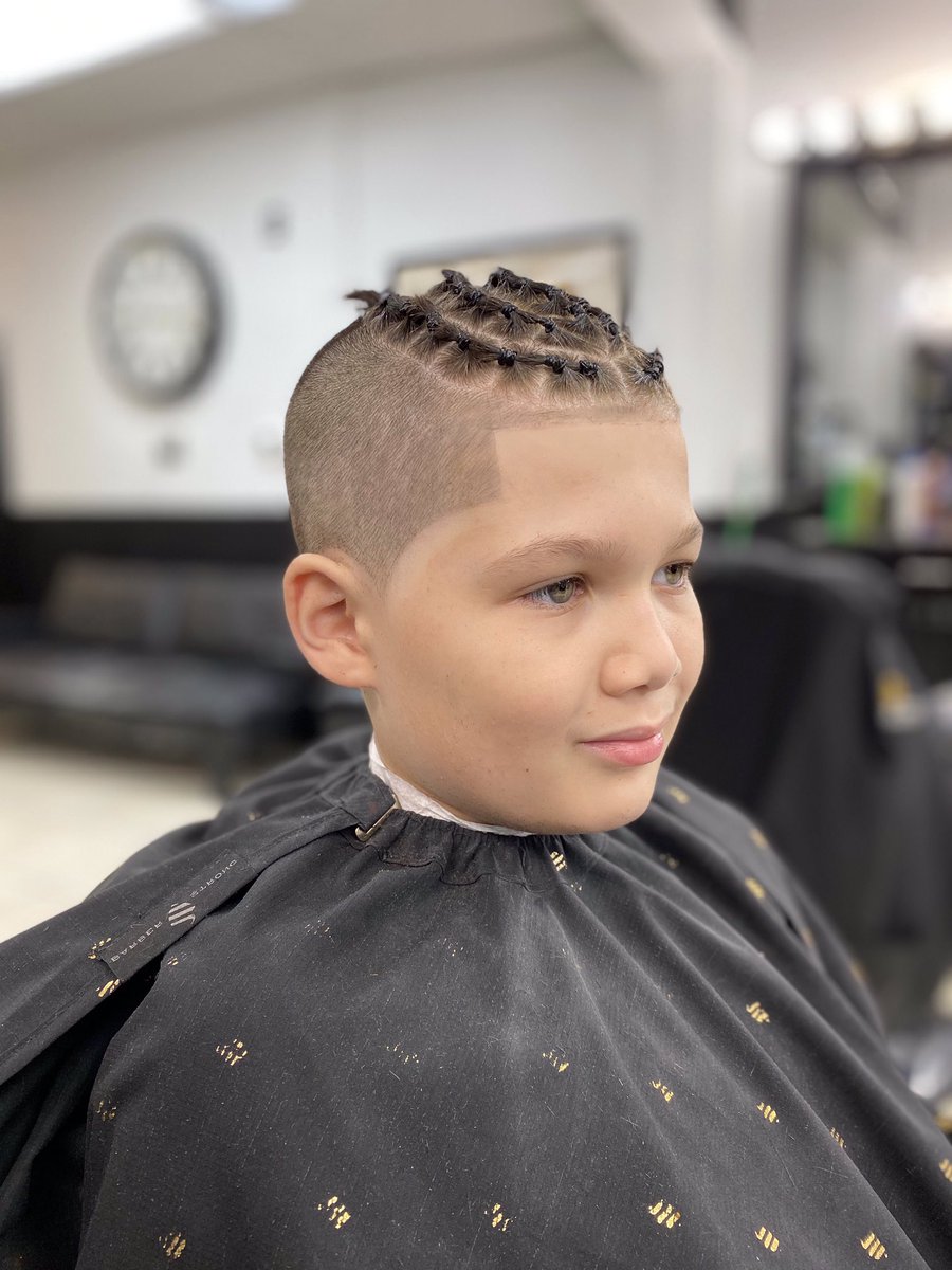 LastKingsBBShop's tweet photo. Little mans looking like Tyler herro Jr over here 🏀 💯👏🏼...💈#lkbbs #lastkingsbarbershop #follow #yourbarber #freshcut #stylish #modern #tape #hairstyle  #cleancut #freshlook #barberlife #lastkingsbbshop #florida #dania #davie #hollywood #fortlauderdale #plantation #stayfresh https://t.co/T0xZvCXOos