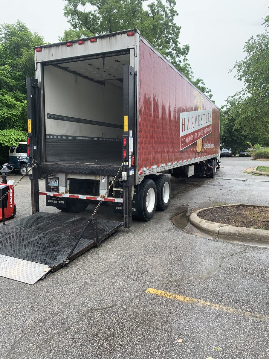 TJRawley's tweet photo. Olathe professional firefighters are out helping Second Baptist Church of Olathe’s food closet! #olathe #iaff Olathe Professional Firefighters Outreach! @Olathe2542 @HarvestersORG https://t.co/P5l2WQA4Zl