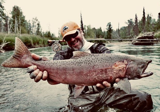 cmtHot20's tweet photo. What’s the biggest fish @leebrice has ever caught? No REALLY, what’s the biggest fish? Lee answers *almost* all of our #Hot20Questions, NEXT! https://t.co/ze4XEj1pBo
