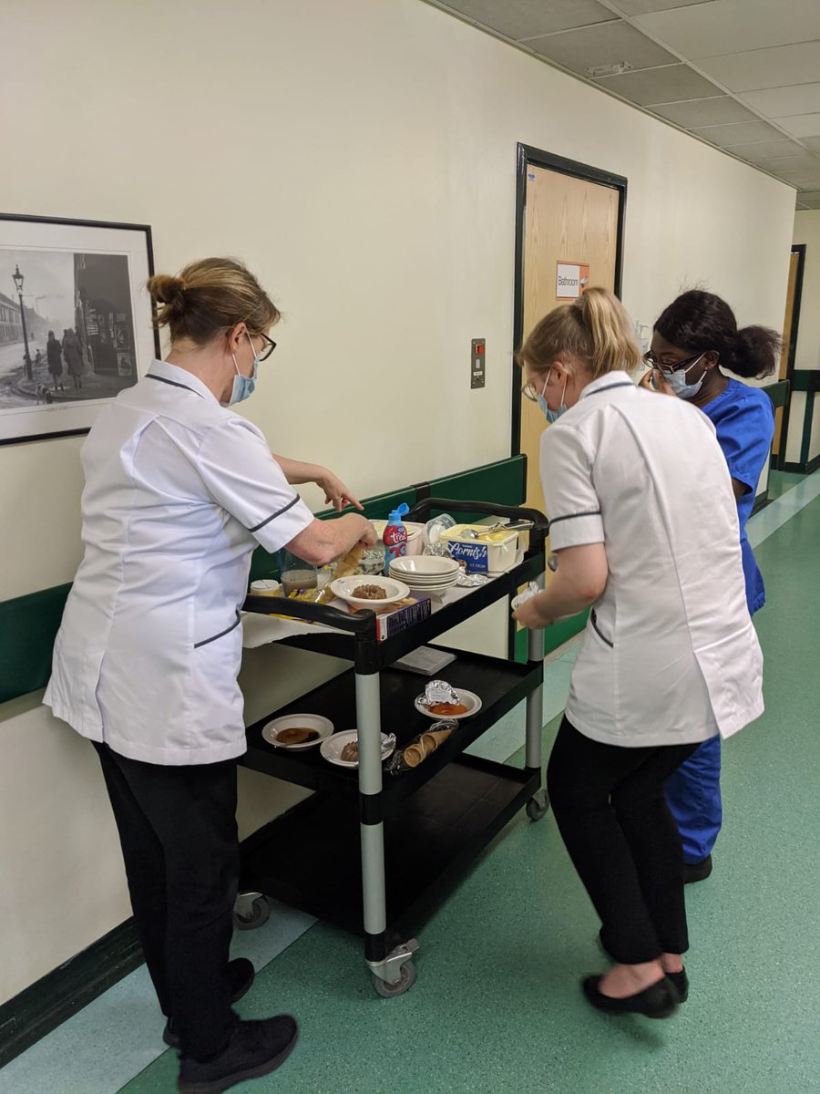 lisa8coleby9's tweet photo. The hot weather doesn't stop L3! 
Yesterday we spent time with our dieticians and completed a Ice cream afternoon. Both patients and staff enjoyed it @acmsrft #thankyou https://t.co/8SMkXfFKAL
