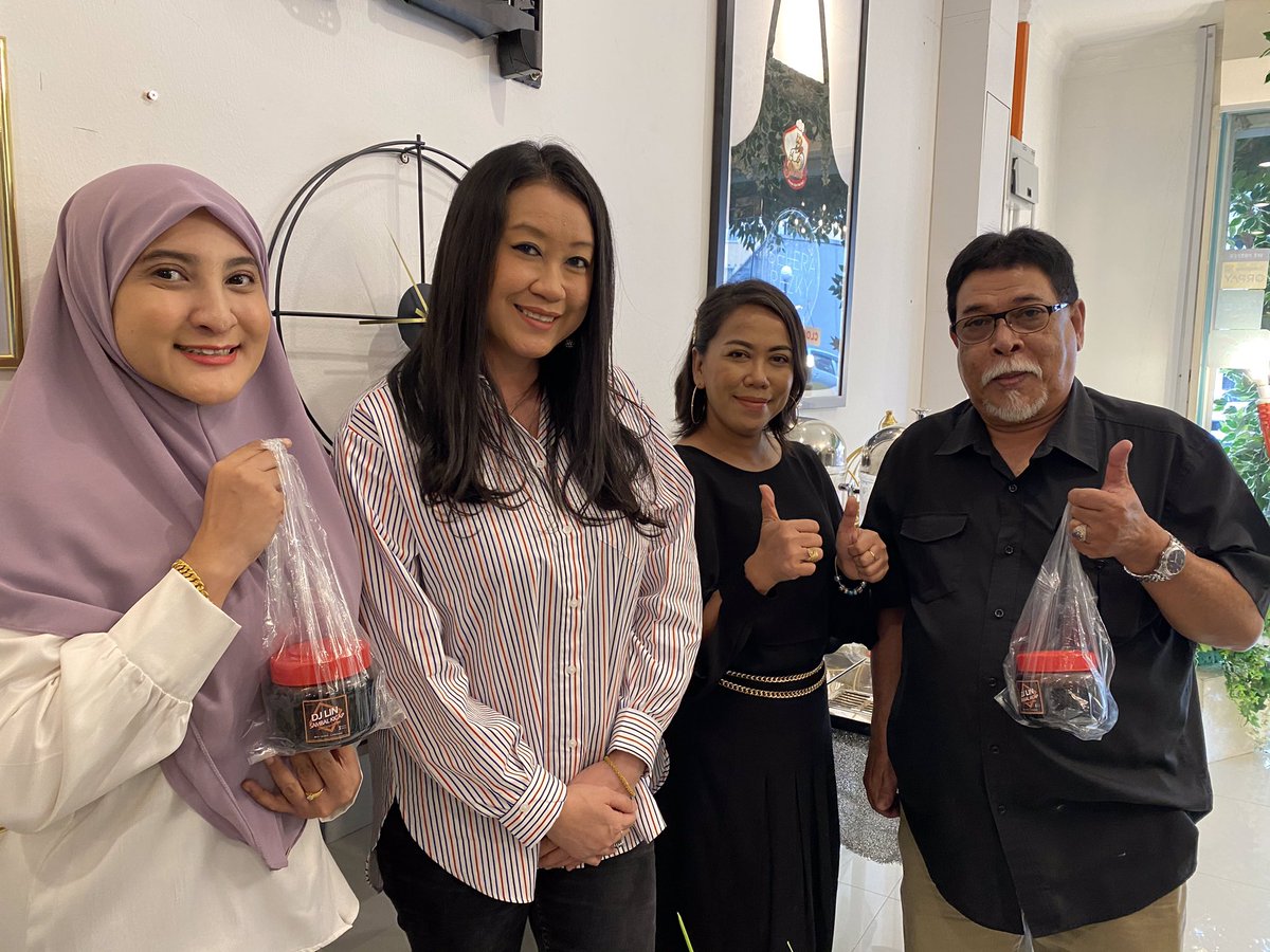 djlinsuriacinta's tweet image. Yeayy👏mereka dah rasa #sambalkicap  #djlin 🤩Dapatkan sekarang🌹#cod sekitar #lembahklang &amp;amp; #courier  seluruh #malaysia 😍✌️kecik RM8 &amp;amp; besar  RM13 (belum masuk kos cod &amp;amp; pos ya🥰)  @fRauzann di 017-2470473 #djlinberniaga #sambalkicapdjlin #djlinjualsambalkicap