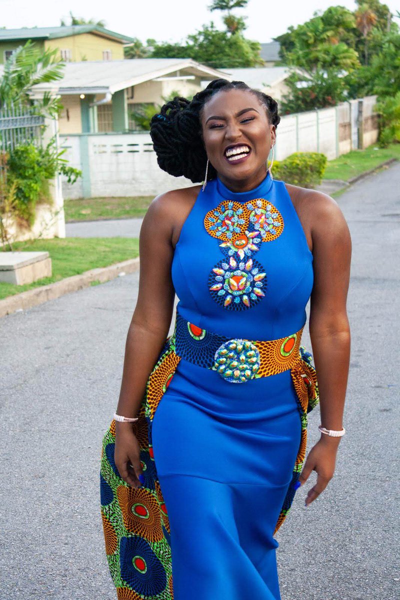 carissajohannah's tweet photo. Two years ago today .... time flies when you’re having fun, impacting lives and looking like a Queen 👑 while doing it 💙🥺#grad2018 https://t.co/0qdz0a9hV7