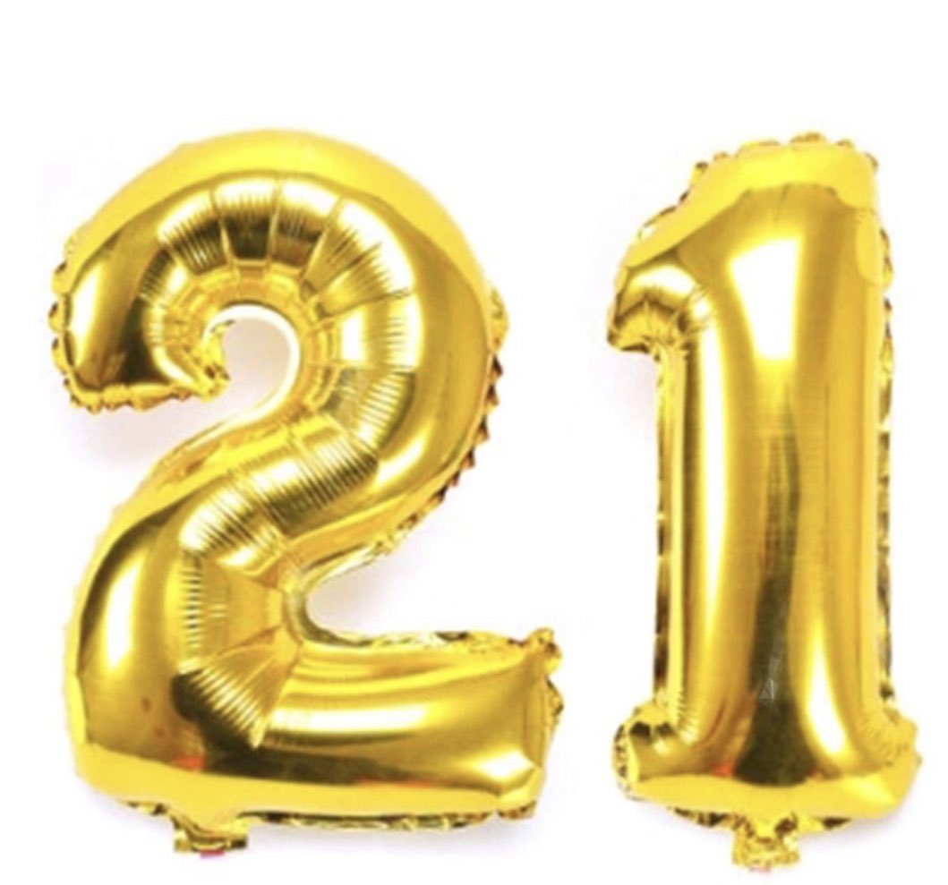 Aujourd’hui c’est ma fête d’immigration!! 
21 ans au Canada 🇨🇦 
Dédicace à tous ceux qui sont dans mon cas ...vous êtes les seuls à comprendre 🥊