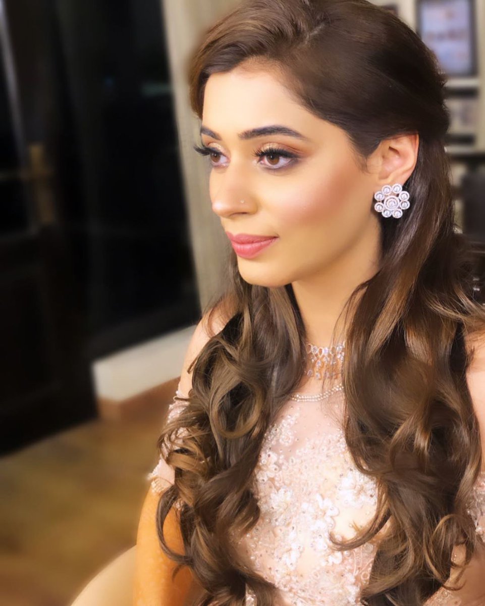 JunejaSohni's tweet photo. It’s all about the Subtle Details! .
https://t.co/g0S1amfgB5
#makeupbysohnij #love #hairandmakeup #bridetobe #prewedding #makeup #hair #mua #slay #lit #pink #makeupbyme #glammakeup #madewithlove #morphe #makeuplook #wakeupandmakeup #smokeyeye #makeupforever #wedzo #hudabeauty https://t.co/1u83DxuAID