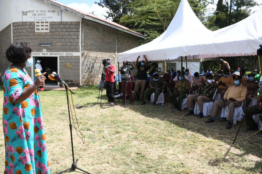 PSYGKenya's tweet photo. CAS @Rachelshebesh: Asked Chiefs and Assistant Chiefs in Narok County to ensure no FGM takes place in their jurisdiction. "Anybody aiding FGM must be be brought to book," @Rachelshebesh 
#EndFGM 
@AFGMBoard https://t.co/xhvDQFajqh