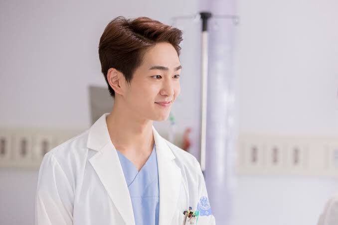  D-23 ONEW’S BACK dearest jinki,ahhhhh dr. lee chihoon!  really loved your character in dots. i cried so much bc of chihoon. it’s such a wasted opportunity that you didn’t get to sing an ost for it. but thank you for your cover of you’re my everything yours,triz