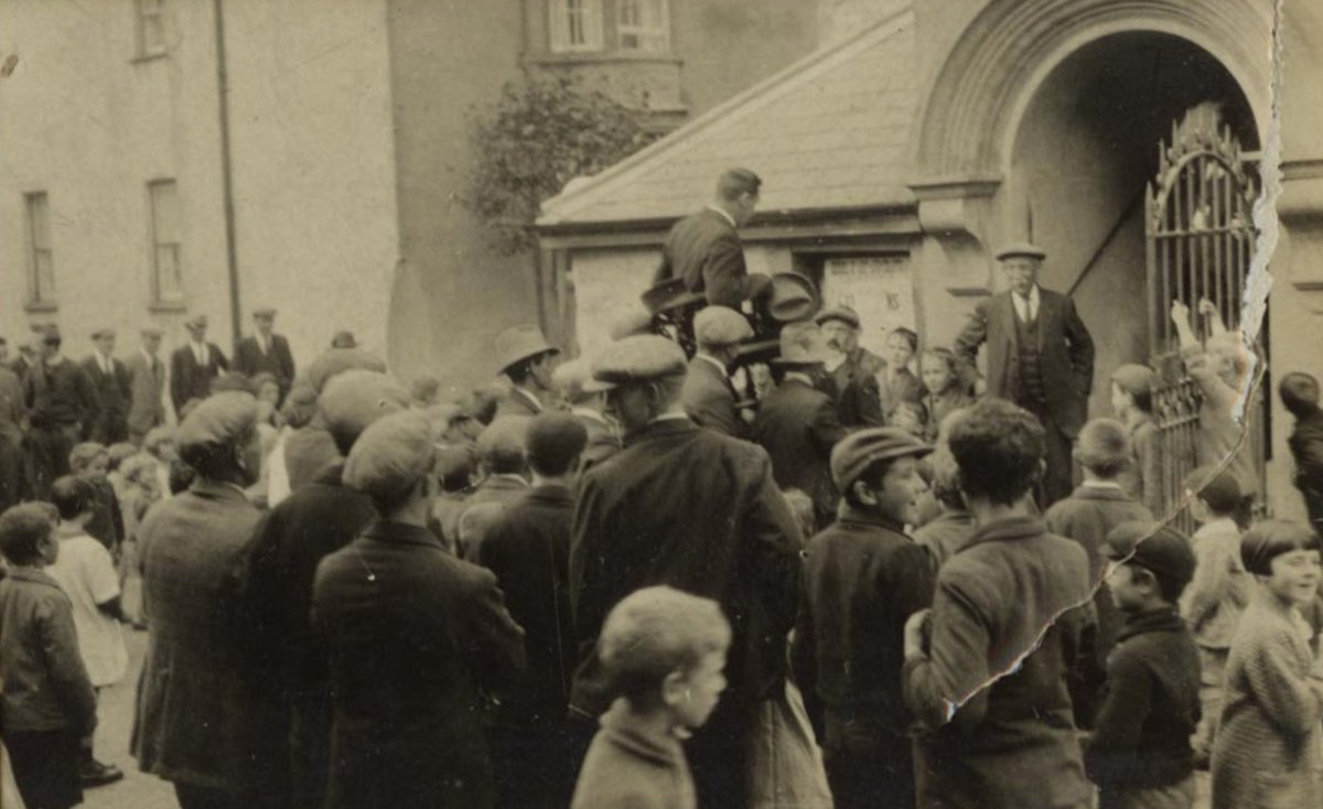 The new Portreeve is draped in a chain of golden cockles and hoisted aloft on a wooden chair, which is then ceremoniously carried three times around the town hall.The following Sunday, the Portreeve holds a civic Breakfast followed by a church procession to request a Blessing.