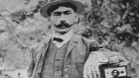 radiobaseValera's tweet photo. Tal día como hoy...
Muere Henrique Avril en (1950)  Fotógrafo venezolano. Es considerado el primer reportero gráfico en la historia de Venezuela. https://t.co/PYqHrElV0T