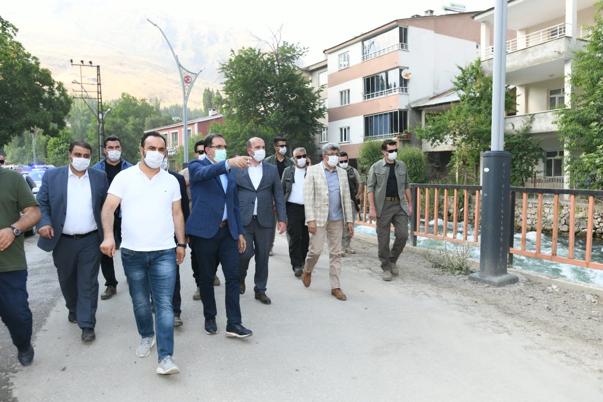 tcvanvaliligi's tweet photo. Vali ve Büyükşehir Belediye Başkan Vekilimiz Mehmet Emin BİLMEZ, Bahçesaray ilçesinde yapılan çalışmaları inceledikten sonra çay bahçesinde vatandaşlar ile bir araya gelerek sohbet etti.
@valibilmez https://t.co/J3OSyCU8Rx