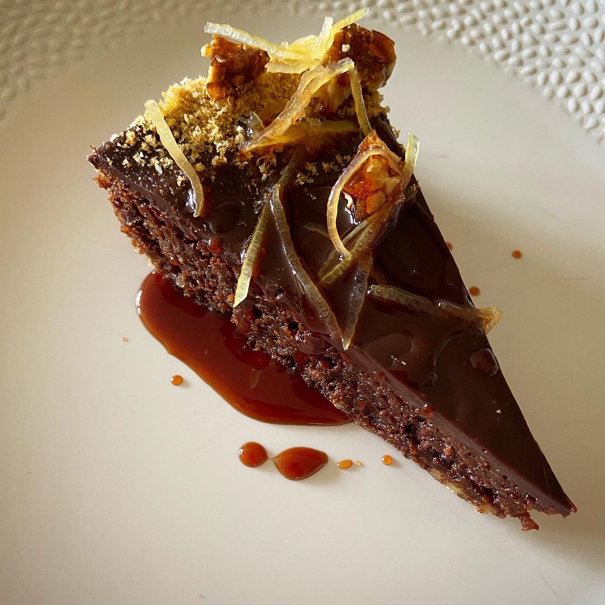 chefjoebartlett's tweet photo. Carosesa, chocolate and walnut torte, roasted walnut praline, confit lemon and coffee syrup using the delicious butter from @carosesabutter 😋
#chocolate #truecooks https://t.co/zFB38dERBD