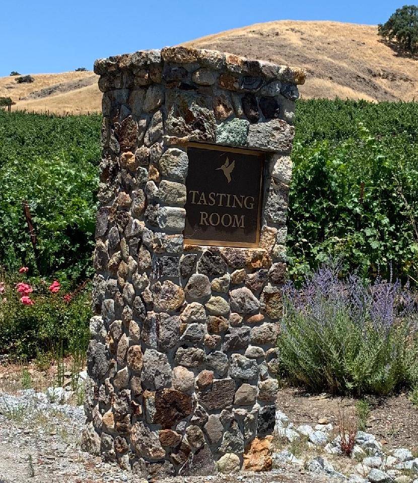 Clos LaChance is open Thursdays - Sundays!🍾 RESERVATIONS REQUIRED. Book your table reservation on our website at clos.com! We look forward to hosting you. #tastingroom #santaclaravalleywinetrail #winerylove❤ #winetasting🍷