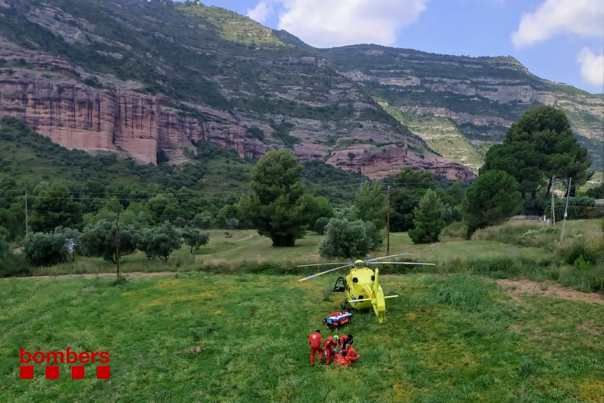 Aquest matí hem treballat en aquests #rescatmuntanya: - Ciclista amb lesió al maluc a Bonastre, Tarragona. - Home amb una cardiopatia a Sant Miquel del Fai, Bigues i Riells. - A Montserrat, Santa Anna, excursionista que ha caigut amb lesió a l'espatlla. #GRAE #MAER #Bomberscat