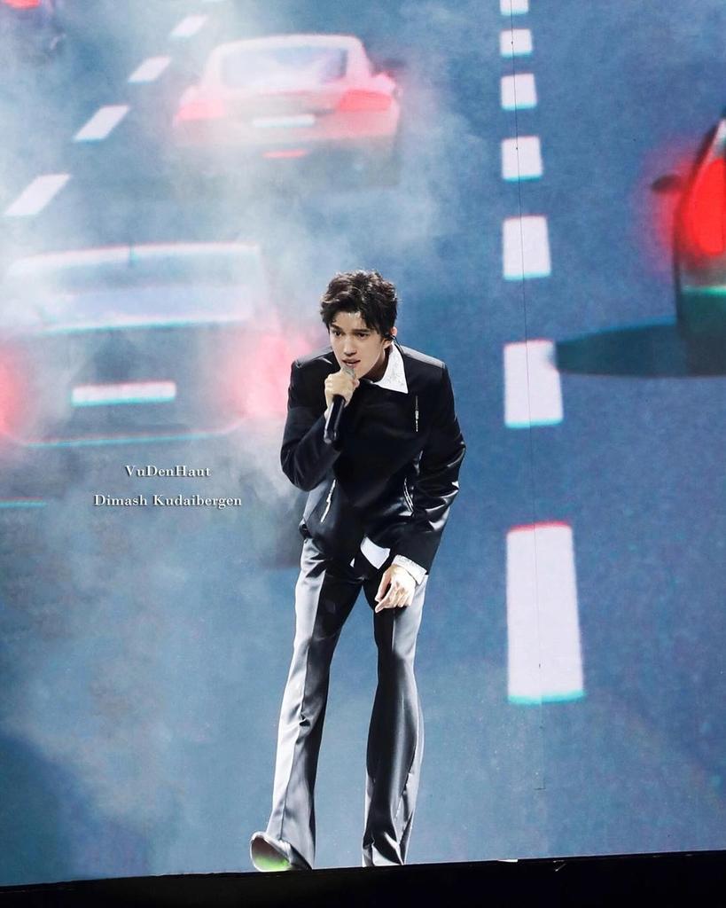 DQ_Azerbaijan's tweet photo. #Dimash
#BASTAU, Astana Arena
27.06.17, Astana,Qazaxıstan
Cr. VuDenHaut https://t.co/d2YzZx2ej4