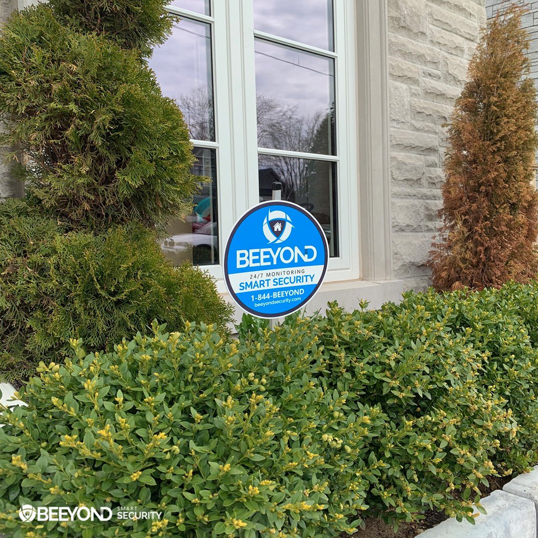 BeeyondSecurity's tweet image. Did you know homes with security systems are 33% less likely to be broken into? Display your Beeyond Security sign proudly knowing your home is safer for it. 
.
.
#HomeSecurity #SmartHome #AlarmSystem #BeeyondSecurity