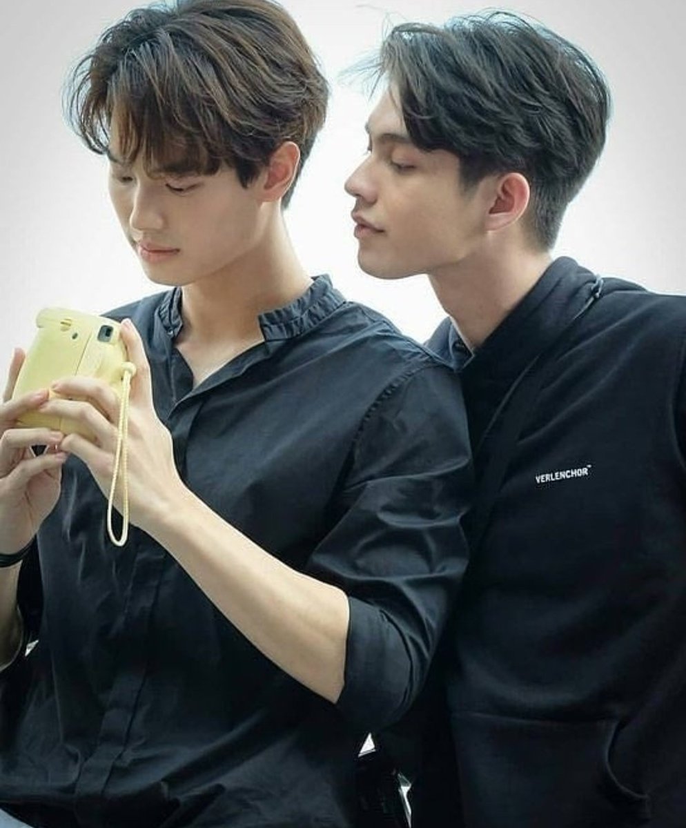 BrightWinGFC's tweet photo. Goodnight, BrightWin Nation! May your dreams be as bold as Bright and Win's couple color, black ๐บ๐โค Sweet dreams na kha! ๐๐ผ Much love ja!
#BrightsAroundTheWorld #DayOneToForeverWithBrightWin #bbrightvc
#winmetawin #snowballpower #เนเธเธฃเนเธเธงเธดเธ #BrightsForBright #เนเธเธฃเนเธเธงเธดเธforever https://t.co/ZlfvtxlMj0