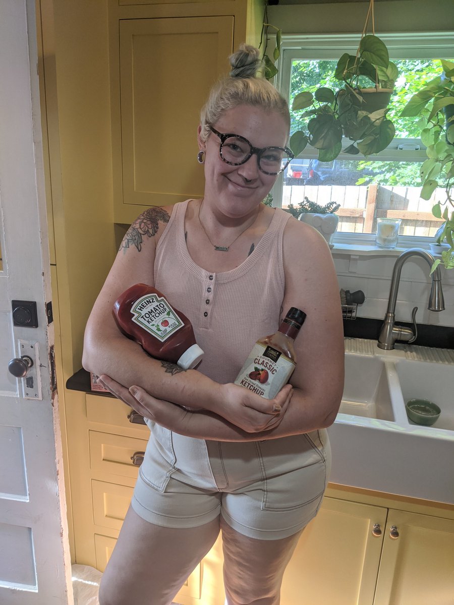 obeidiah's tweet photo. @mandy_reeder Naomi wants you to know she too Loves ketchup, when she heard you talk about putting it on Mac n Cheese on @dailybeanspod she was out in the garden and started cheering #weloveyou #dailybeanthings https://t.co/f3cNCL2nwr