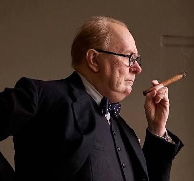 2. Gary Oldman - Darkest Hour Gary Oldman's look as Winston Churchill in Darkest Hour was a combination of slight weight gain and 14 pounds of foam and silicone for make up. #SpinnMovieSpot