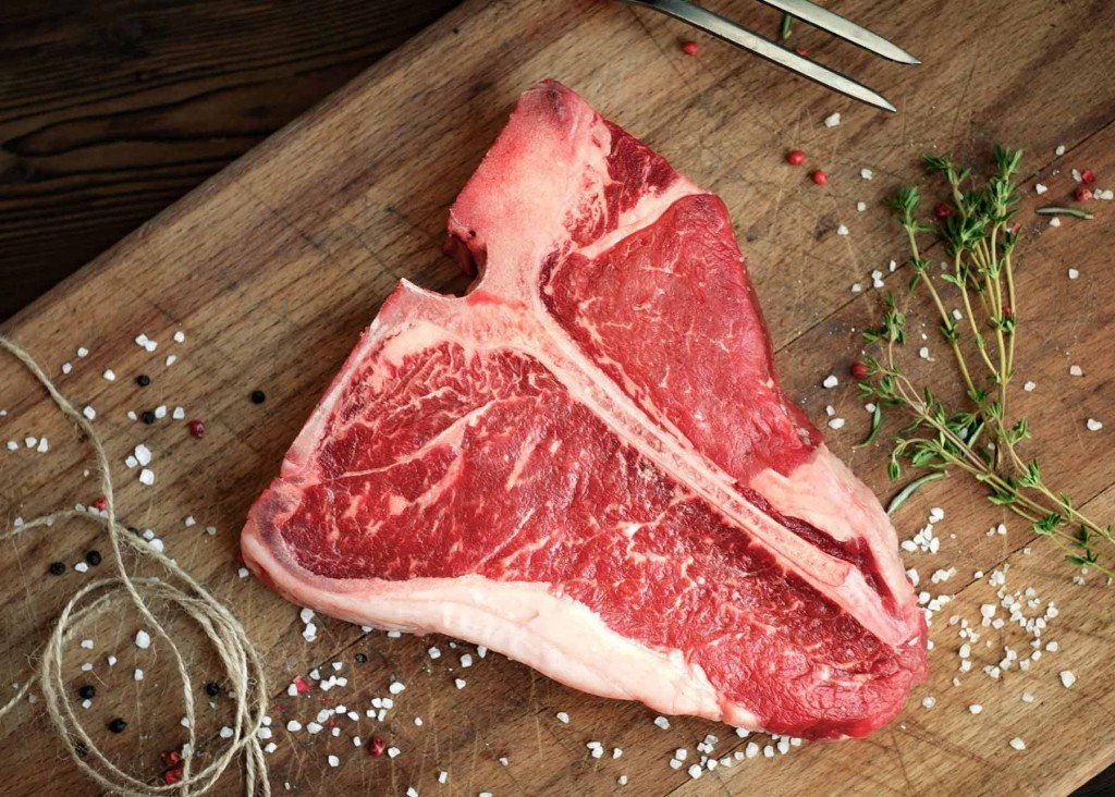 HalendasMeats's tweet photo. The T-Bone contains a strip of the top loin and a chunk of tenderloin. The two perfect cuts of @OntarioBeef in one!

Try @TedGrills Grilled T-Bone Steak With Whipped Horseradish Cream. 

Recipe link: https://t.co/qJ4GmgqtTQ

#localrecipes #tedreader #bbqseason #halendasmeats https://t.co/MWwRgKkDD3