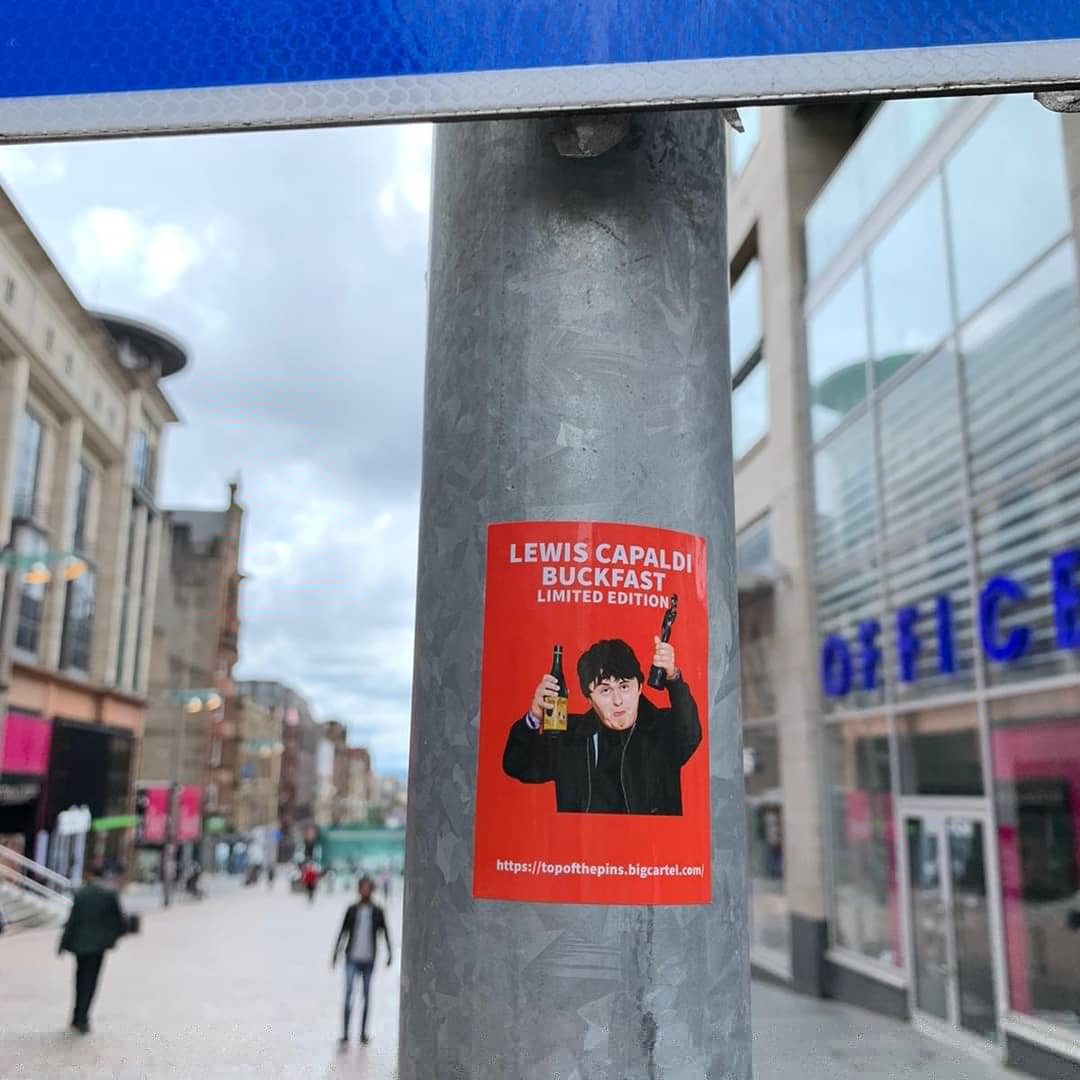 TopOfThePins1's tweet photo. Finally got the chance to use some of our stickers!
Very limited badges and stickers still available!
https://t.co/El2Chss3RX
#lewiscapaldi #capaldi #Glasgow #barrowlands #barras #o2abc https://t.co/tKsfMl2n53