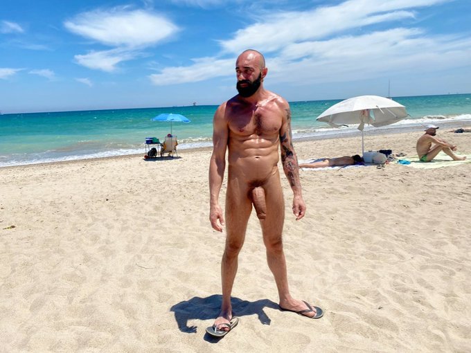 1 pic. A la playa 🏖🍆 https://t.co/0XsBFdh3r9