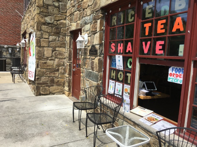 BevyLynn's tweet image. I love how creative everyone has gotten during this crazy time! 
@MatchaTimeCafe has made a walk-up window to order from! You should visit them and check it out.  
#oldellicottcity #japanesetea