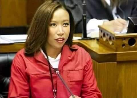 #LockdownHouseParty I think <a href="/PrinceKaybee_SA/">Hillary Silva</a> is just conducting a class session ,,,,and the class is full of Djs. ...or he is just here to make a statement ....whatever we did we apologise