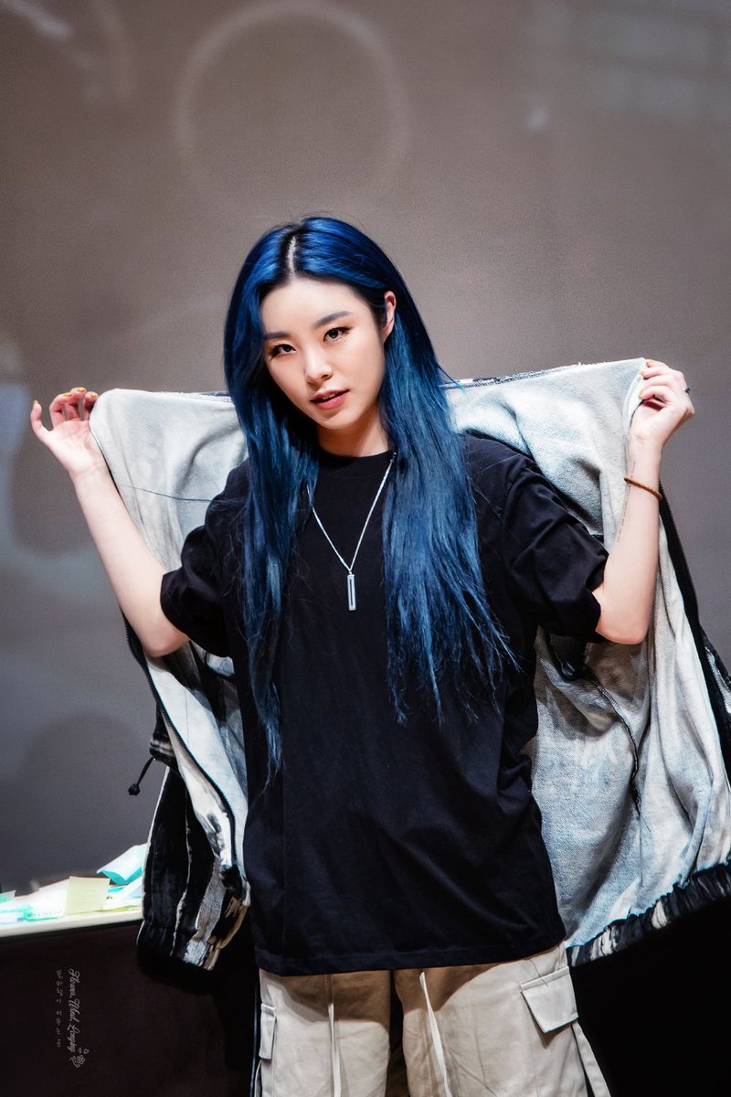 mamamoo scenarios on Twitter: "The girl with the blue hair Jung Wheein-- you are ICONIC… "