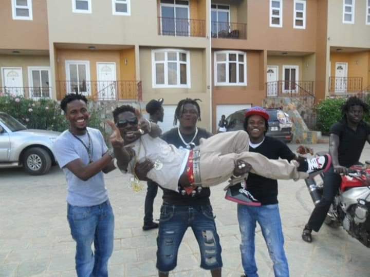 AchiaaAkosua19's tweet image. We no u from a longtime! Ur Fav artist was still in his mum's womb when Shatta wale started!

#1Don #1Man #1Stand