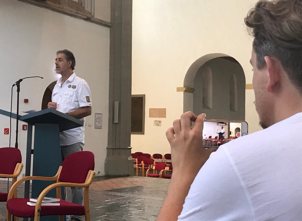 Gisteren het boek Zinzoeken en Zijn over het studentenpastoraat in NL gelanceerd in Utrecht. 12 interviews met studentenpastores. Mooie en inspirerende verhalen over deze werksoort #studentenpastoraat over #studenten <a href="/Rapenburg100/">L.S. Ekklesia</a> <a href="/rvwaarde/">Rob van Waarde</a>