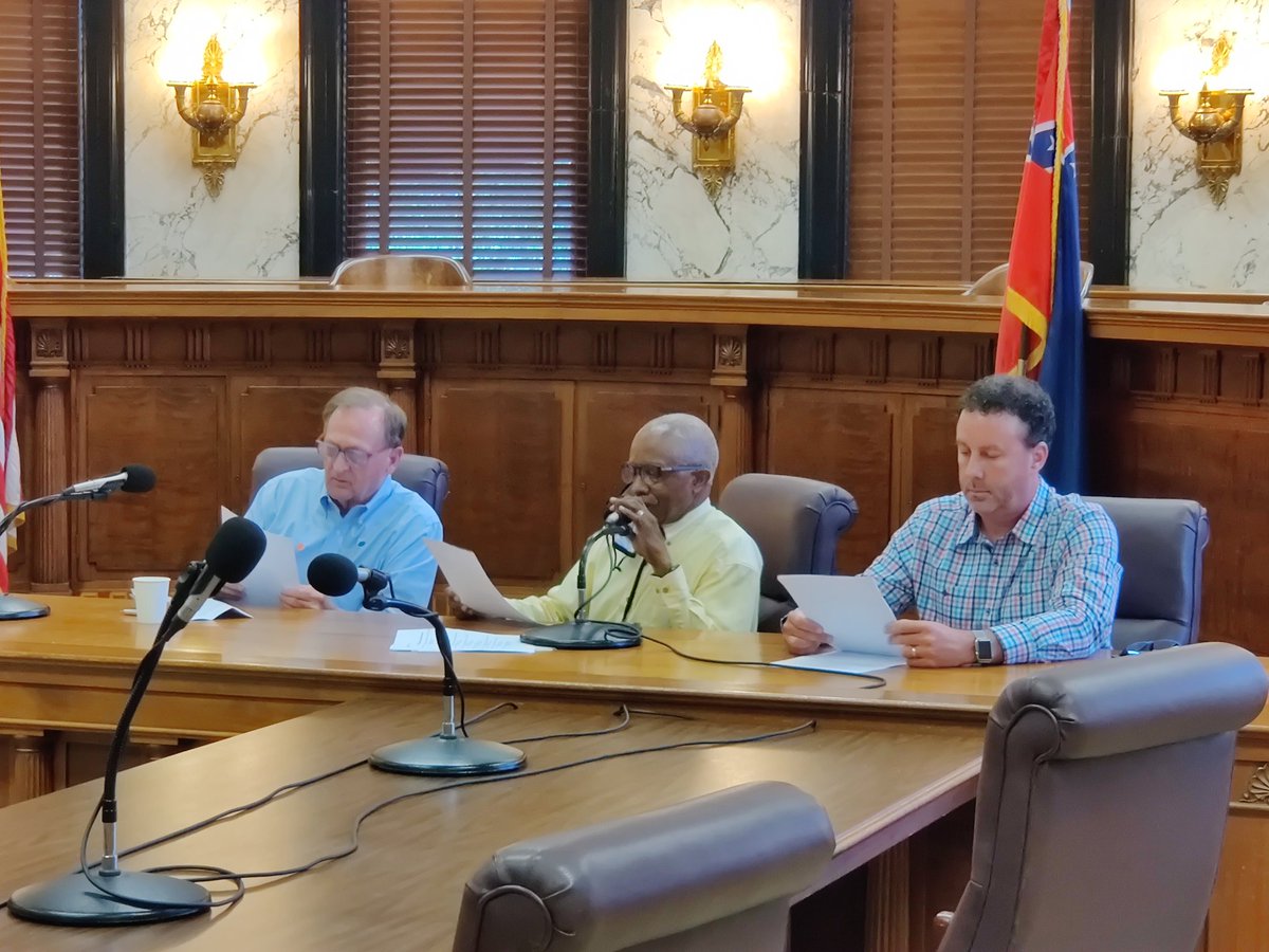 Sen. Dean Kirby explains the bill. Sen. Hillman Frazier clarifies that the newly designed bill cannot contain any aspect of the current flag: meaning Confederate iconography.