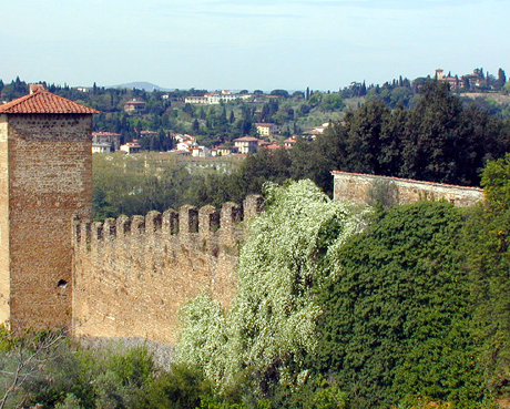 The southern side the Gardens of Boboli are surrounded by city walls.