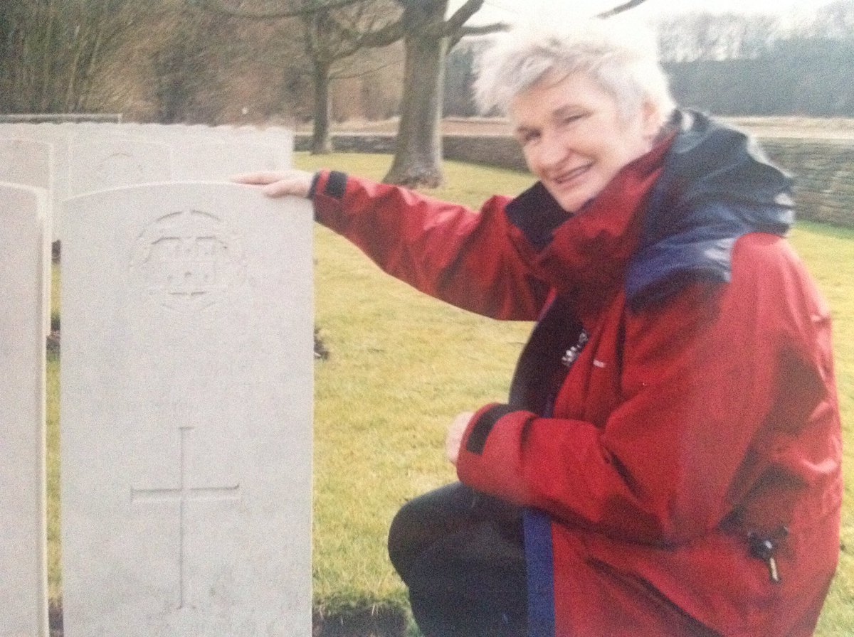 A few years before she passed, I took my mother to see her grandfather Bill’s grave in  #BlightyValley, in the theatre where he served and fell. It’s a tranquil woodland cemetery, typical of those well looked after by  @CWGC