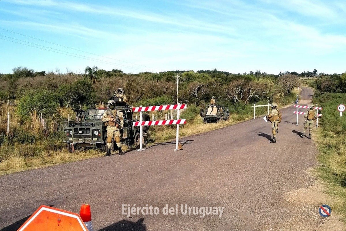 EJÉRCITO DE URUGUAY - Página 32 EbiBGWOWsAcU_Gz?format=jpg&name=medium