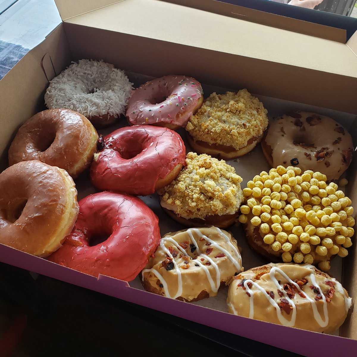 T3chnopandaTTV's tweet photo. These are literally the best donuts in the world! No favoritism no nothing! @Brewnuts #love #food #tasty #twitch #streamer #powerthroughpositivity #selflove https://t.co/q9mAooUWmZ
