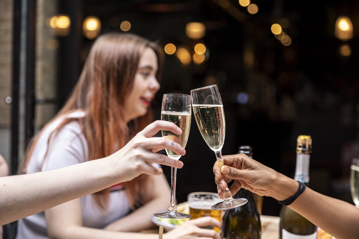 DraftHouseCS's tweet image. The week countdown has begun🎉

Only seven days until you can treat yourself to our range of bubbles, wine, cocktails and delicious craft beer! 

#DraftHouse