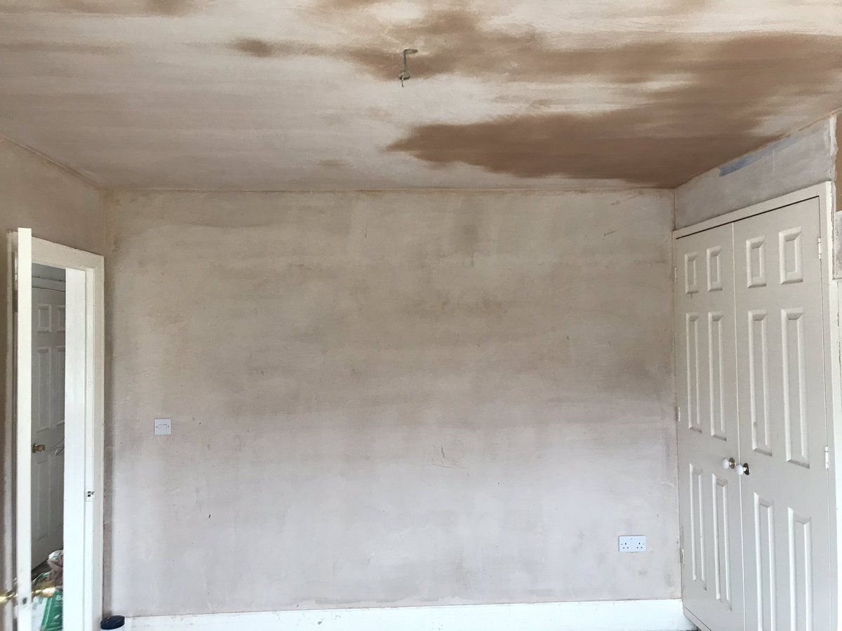 J7Construction's tweet photo. Great to see some skim on the walls!!
Best start planning for painting!!
#wrexhambuilders #construction #refurbishment #building #plastering #wrexham #northwales # https://t.co/7DDMn1XTOt