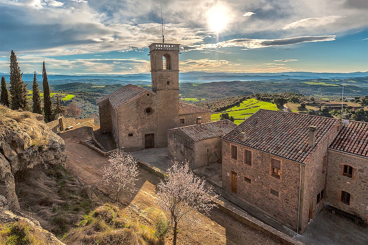 naciodigital's tweet photo. Ganes d'acabar d'aprofitar el cap de setmana? Et proposem 10 tastets per descobrir el Bages (@bagesturisme)

👉 Montserrat, Cardona, Mura, Manresa, romànic, les experiències enoturístiques de la @dopladebages… i molt més https://t.co/QmJSG4pEMG https://t.co/wglzChl9WW