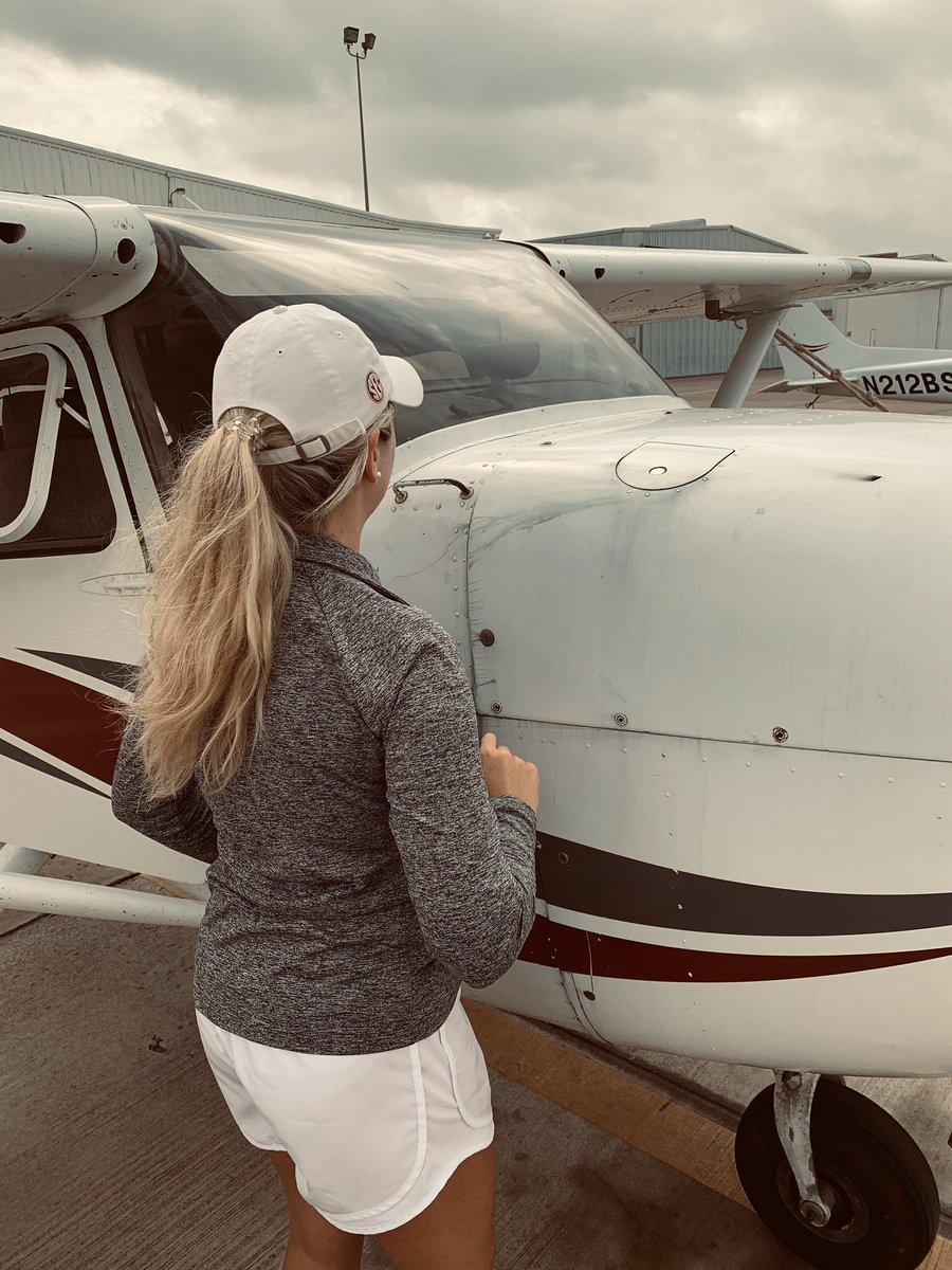 HarveyKenzie's tweet photo. same thing, different day ✈️⛅️ https://t.co/L4reASV5sx