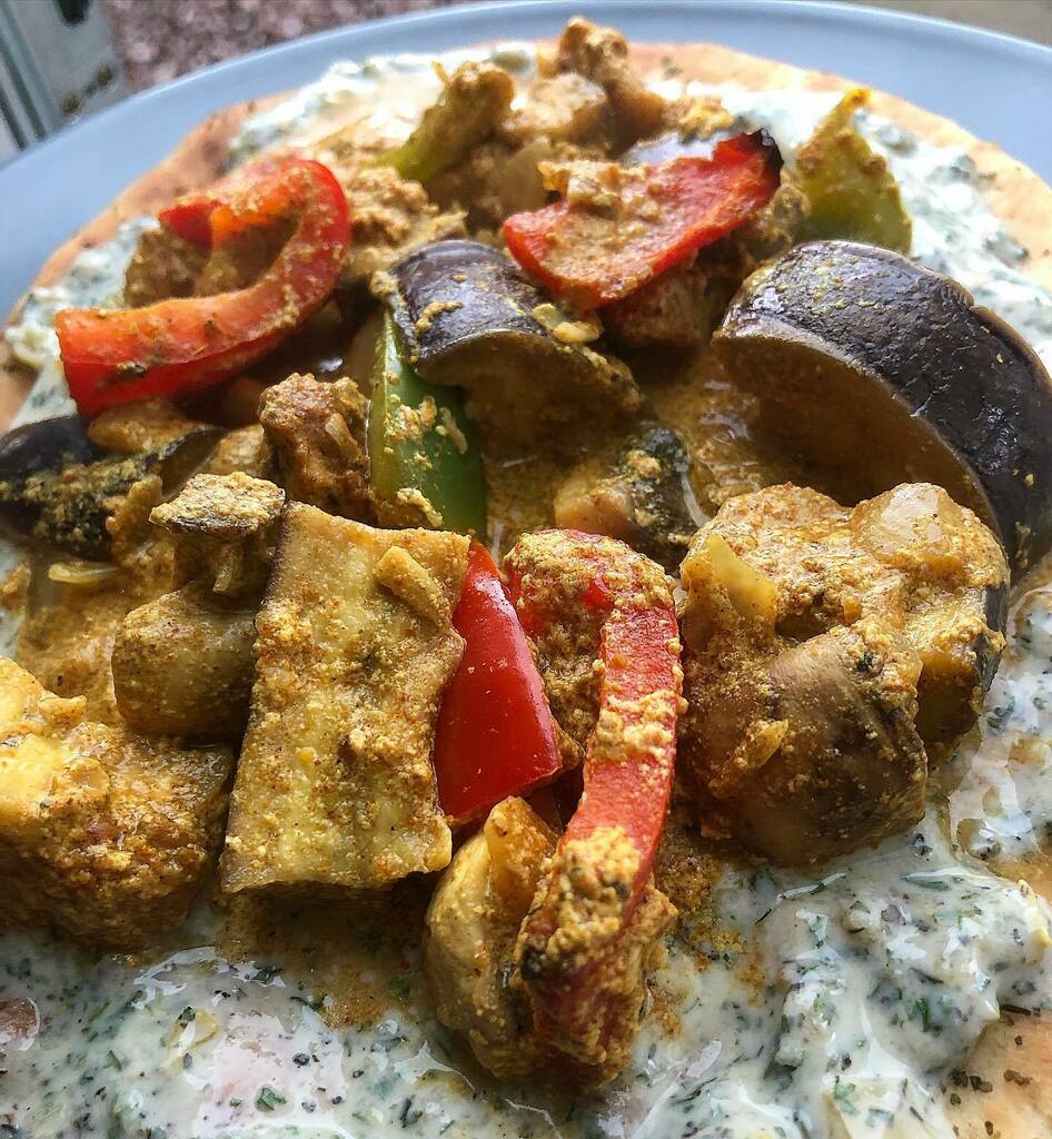 MattyBBakes's tweet image. @thespicetailor tinkered with recipe for curried veg naan bread with mint yoghurt sauce. Could of well eaten two of these bad boys! 👏🏻❤️👍 #currynight #spicetailor #capsicum #gayboy #gaycouple #gayblogger #blog #blogger #bloggers #liverpool #liverpool… instagr.am/p/CB8gxzlHVu6/