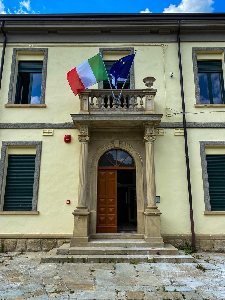 NicolaValluzzi's tweet photo. Ancora poche ore e la nuova “Casa” di tutti i Castelmezzanesi sarà aperta. Una scelta riconoscente per restituire vita ad uno dei palazzi più belli  e memoria ad uno figli più illustri e generosi di Castelmezzano 
Conte #AntonioCampagna https://t.co/Uz9yDJjk55
