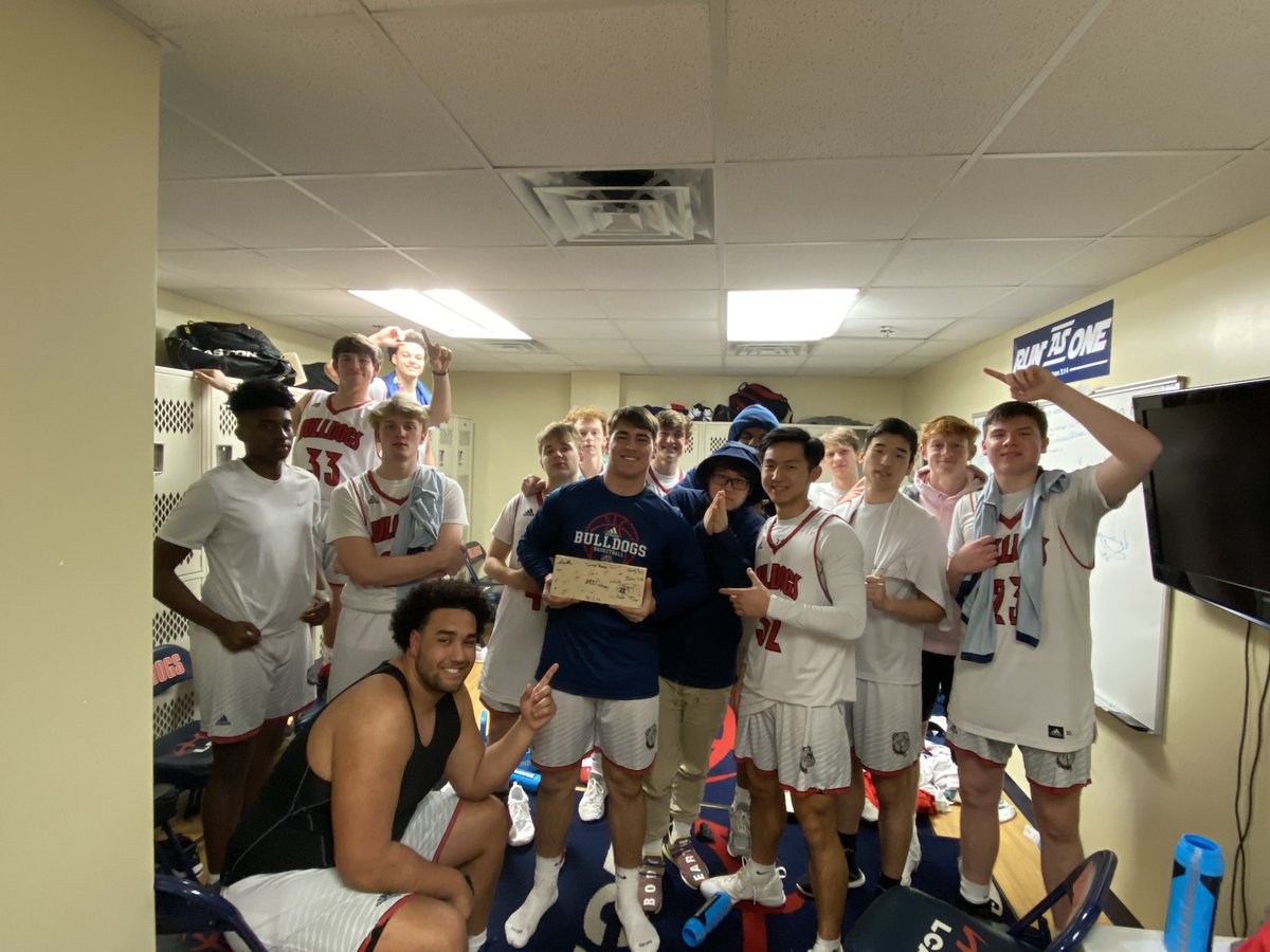 LCA_BoysBB's tweet image. What an amazing class both on and off the court!

#OnAMission
#RunAsOne
