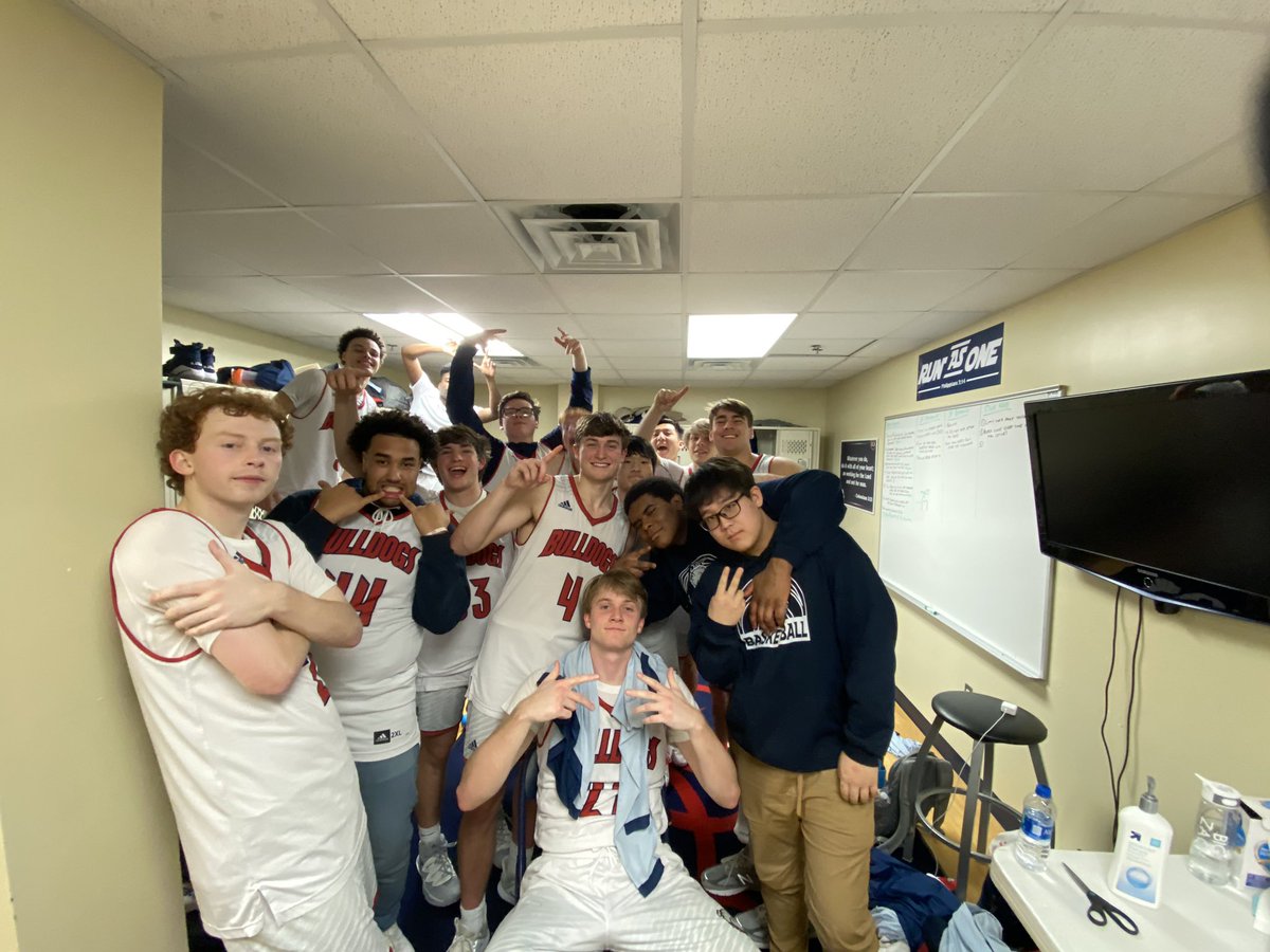 LCA_BoysBB's tweet image. What an amazing class both on and off the court!

#OnAMission
#RunAsOne