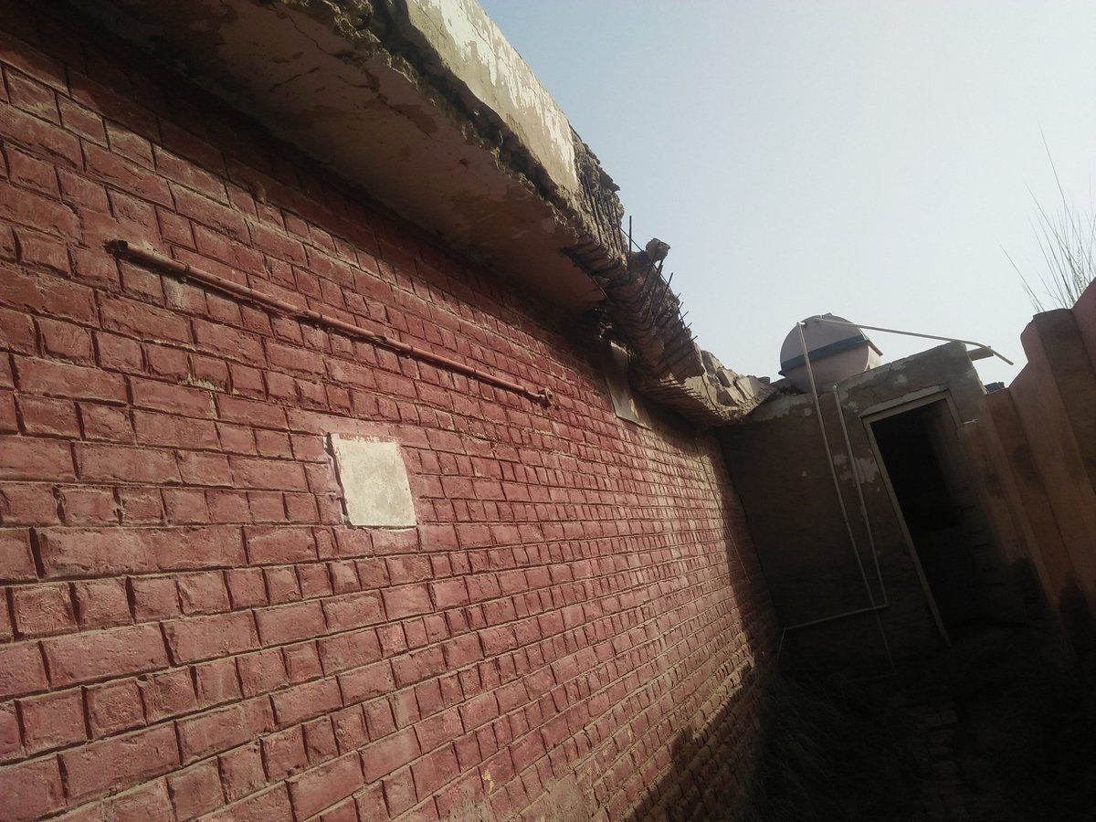KamranMehfooz1's tweet image. Today I saw and filmed a Govt. Girls' Primary School in #Khairpur, #Sindh. How risky it is to send kids here? 
@BBhuttoZardari 
#PakThink