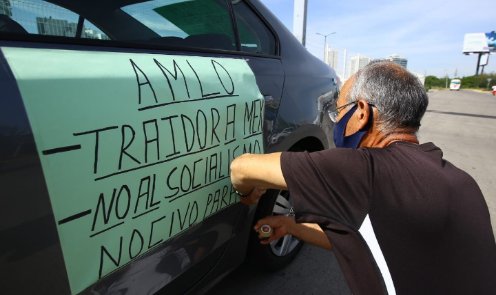 MN_PUEBLA's tweet photo. #EnterateConMega
👇👇
Hoy se está llevando a cabo la tercera caravana en contra del Presidente Andrés Manuel López Obrador en Puebla. https://t.co/oaWurpsf4z