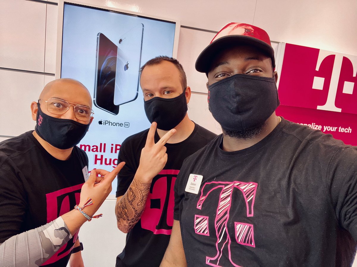Customer Appreciation Day #CAD Off to great start, Kevin and Josh are killing it #gpmobile #owest Come see us for that great Magenta Glove Experience and ohh 😮 we got that Free Line on us going too!!!! #TMobile #orlando #SaturdayVibes