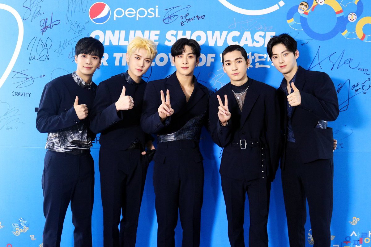 NUEST_House's tweet photo. 200627 (NU’PAPA) #pepsi Online ShowcaseของNU'ESTที่ซ่ากว่าน้ำอัดลม🎆เวทีทั้ง4เพลง #Im_in_Trouble #Back_To_Me #BET_BET #BASS ที่เตรียมไว้เพื่อเหล่าเลิฟ! เป็นวันที่แม้จะไกลกัน แต่ก็สามารถรู้สึกได้ถึงกำลังใจของเหล่าเลิฟที่ทำให้เปล่งประกายยิ่งขึ้นไปอีก🥰 ฝันดีเลิฟ💫
#뉴이스트 #NUEST https://t.co/LOHhZhd7No