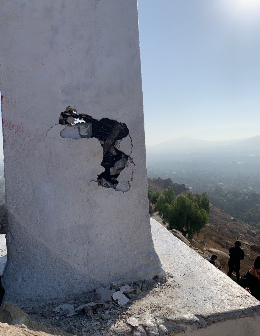 jasontpowell's tweet photo. Right near my house!!

Last night a group of men vandalized and then with axes attempted to cut down the Riverside Ca. Mount Rubidoux Cross. 

This Cross has been standing over the city of Riverside since 1907!

Shout out to the @RiversidePolice for arriving in time to stop them https://t.co/aawD9Y3jVR