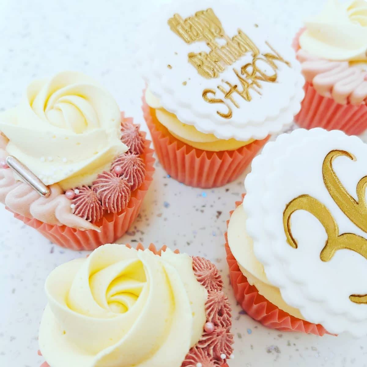FancierCakes's tweet photo. Love these blush pink cupcakes, they were very pretty 😍⠀
Embossed using @sweet.stamp 🧁⠀
Vanilla with raspberry jam and vanilla buttercream 😋⠀
#birthdaycupcakes #sweetstamp #blushpink #cupcakeideas #cupcakeart #cupcakedesign #cupcakeideas https://t.co/BwHzqcAu1u
