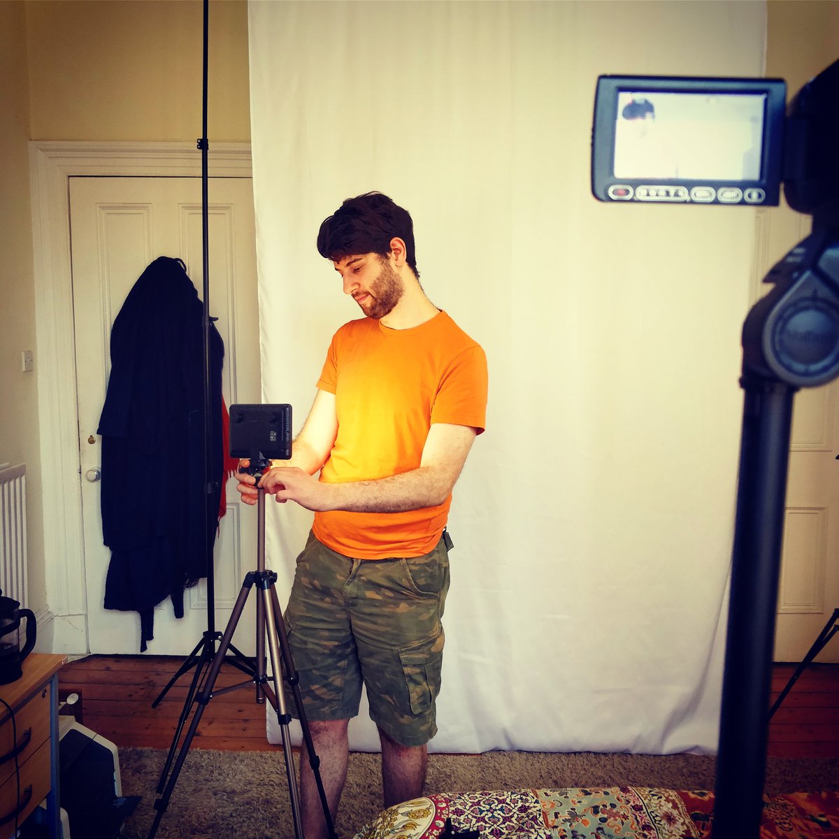 carolynholt10's tweet photo. Mark is getting very good at managing our new equipment while I make encouraging noises... #homeworkslave #sendasong https://t.co/heSXFC2oVt